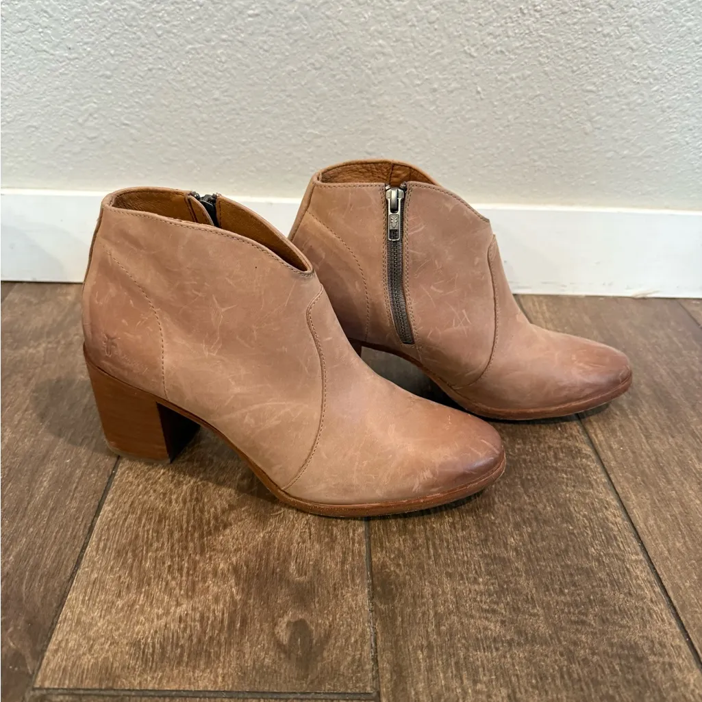 Frye Nora Short Zipper Boot Almond Toe Tan Block Heel Womens Size 8.5B - Image 4