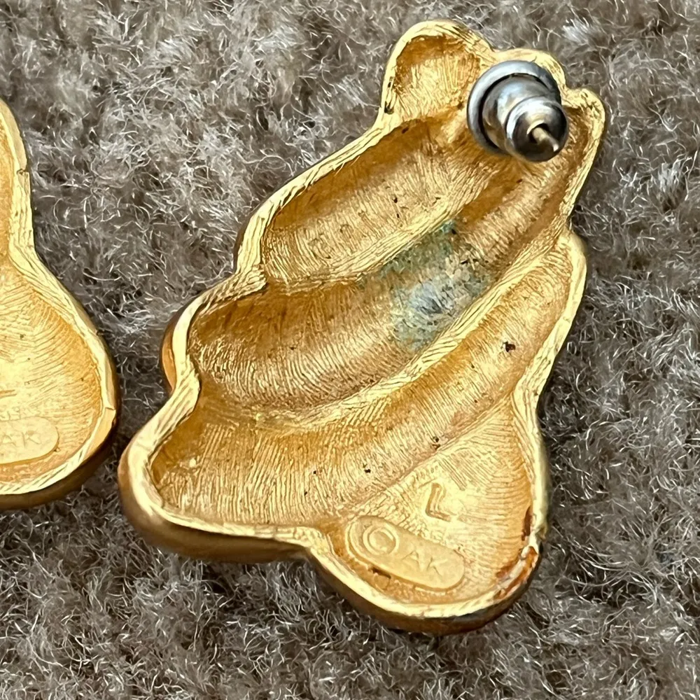 Anne klein gold tone sculptural seashell waves clam shell shape earrings - Image 2