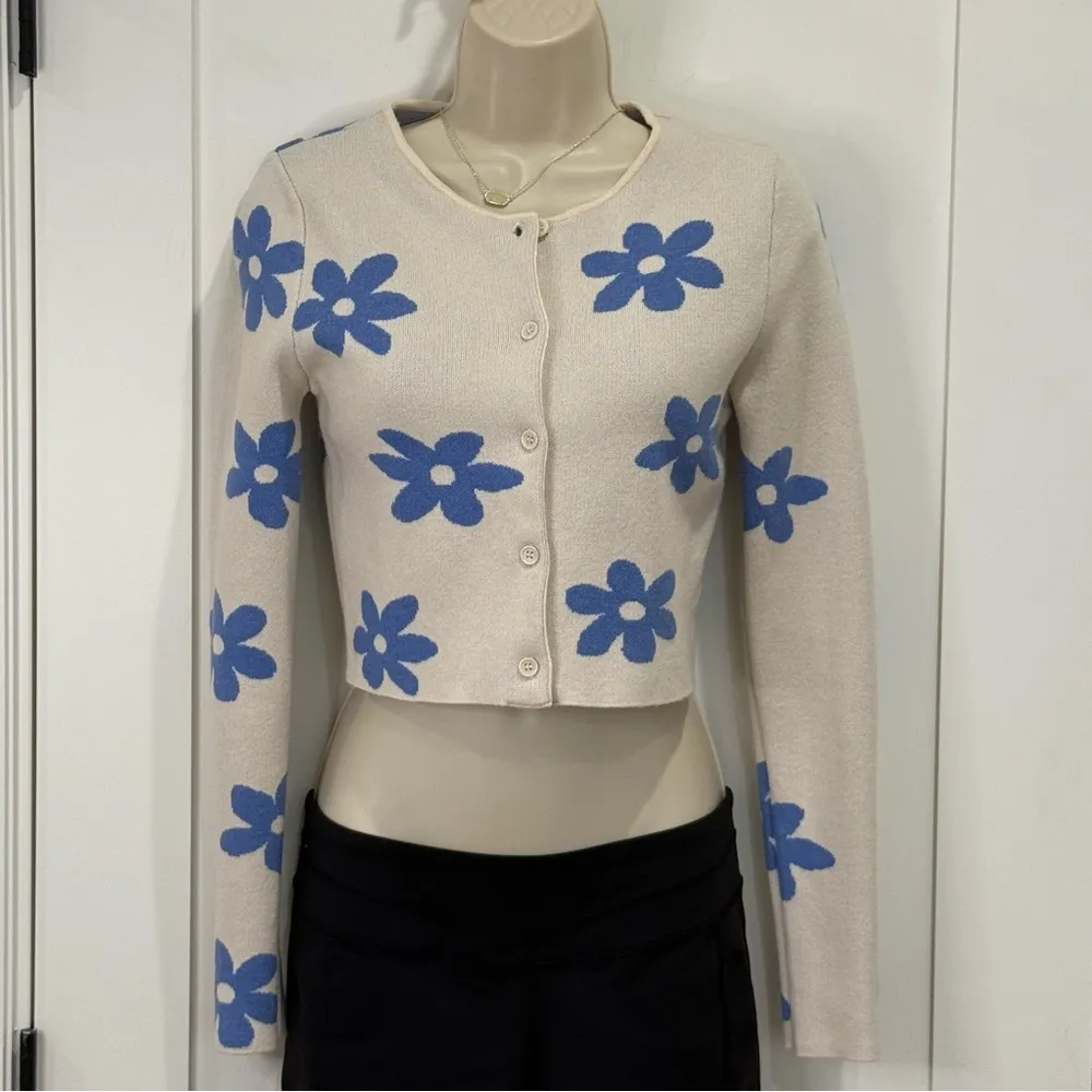 Forever 21 Daisy Crop Cardigan Cream Blue Small Preppy Twee Coquette Spring Chic - Image 2