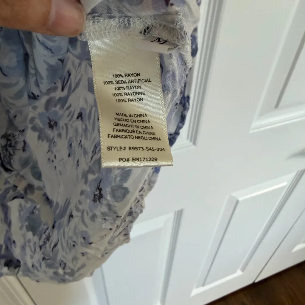 Cloth & Stone Button Up Blouse Top M Blue White Motif Floral Flower Print Preppy - Image 6