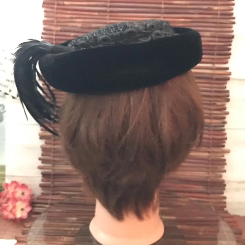 Elegant Black Feathered Women's Hat - Image 4