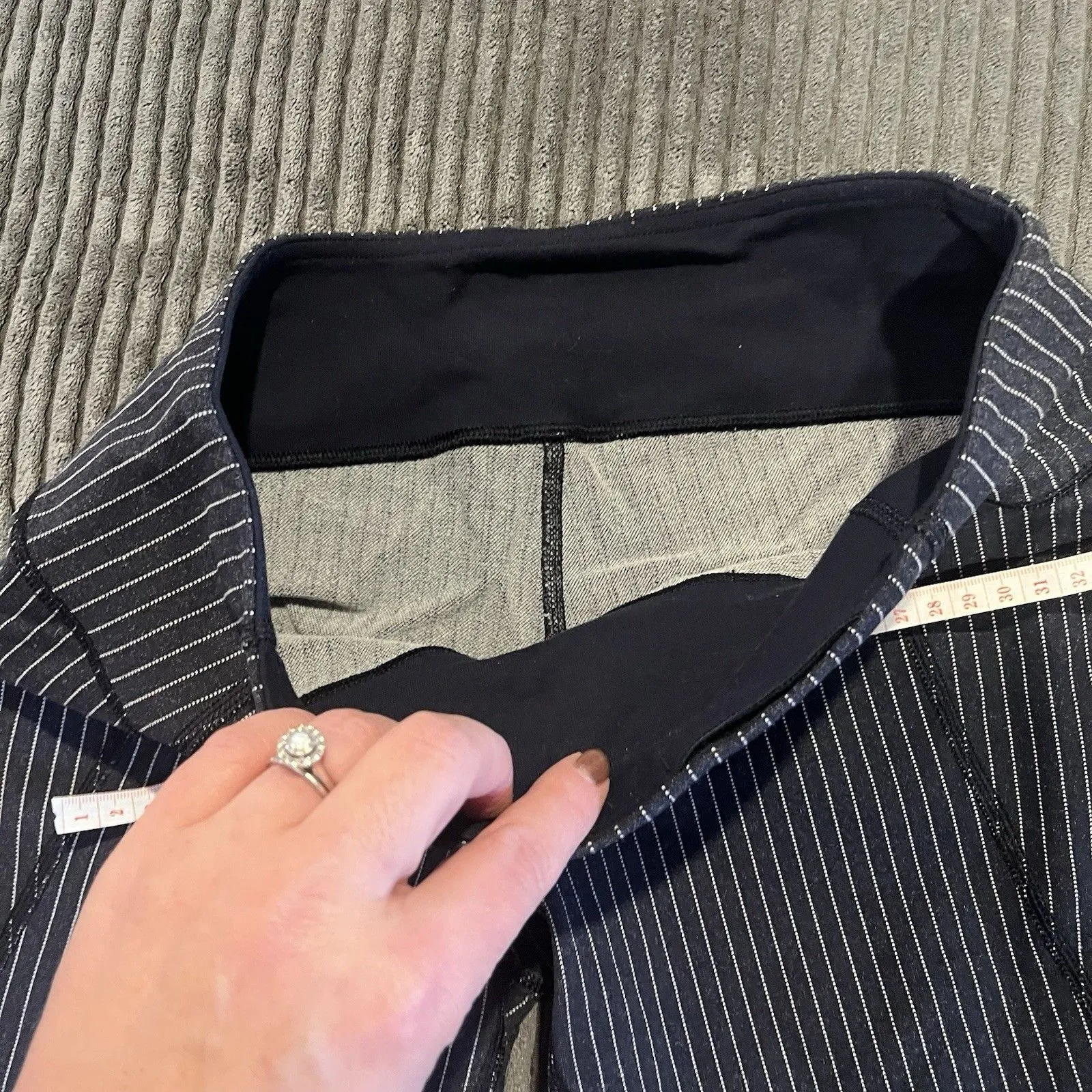 Lululemon Lulu Vertical Stripes Cropped Leggings Womens Size 6 Blue Calf Slits - Image 4