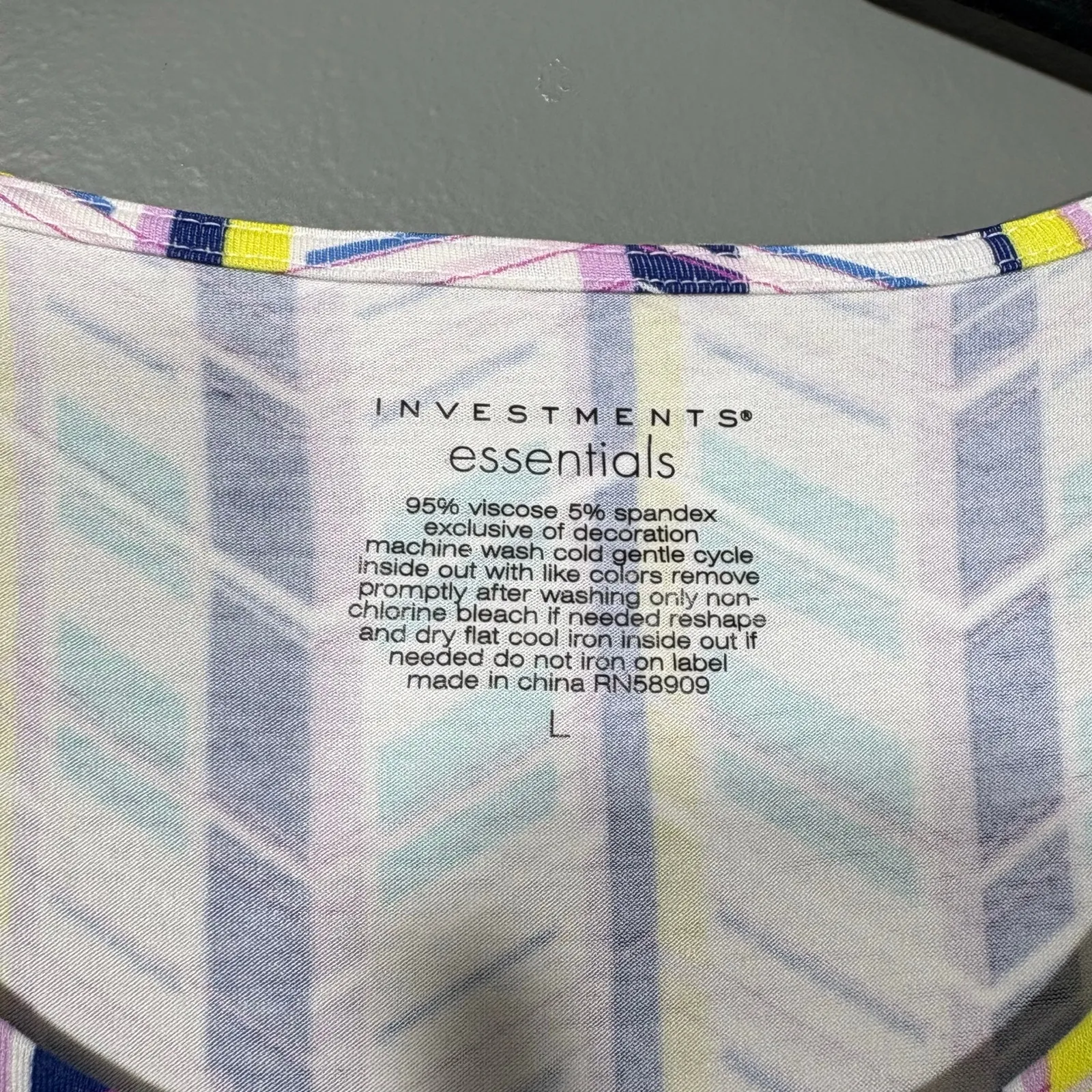 Investments Essential Women's Colorful Chevron Top - Size Large - Metallic Retro - Image 4