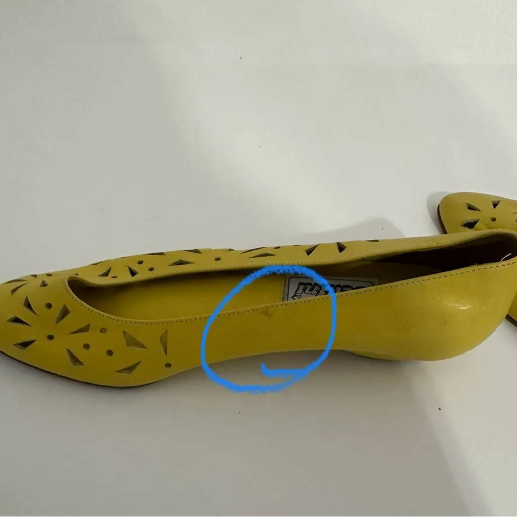 Bellini Yellow Leather Cutout Flats Pointed Toe Size 8M - Image 3