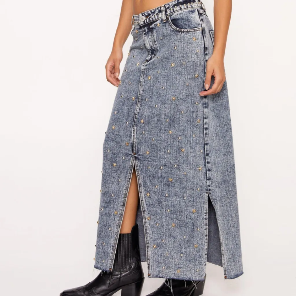 Nasty Gal Embellished Denim Maxi Skirt in medium wash sz 4 - Image 3
