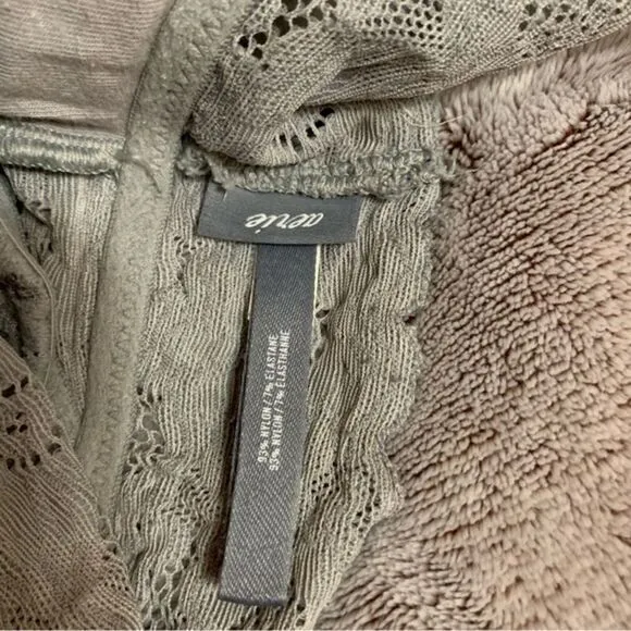 Aerie Women's Floral Lace‎ V-Neck Criss Cross Non-padded Bralette Gray - Size S - Image 3