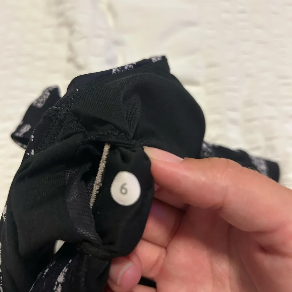 Lululemon sports bra with pads - Image 4