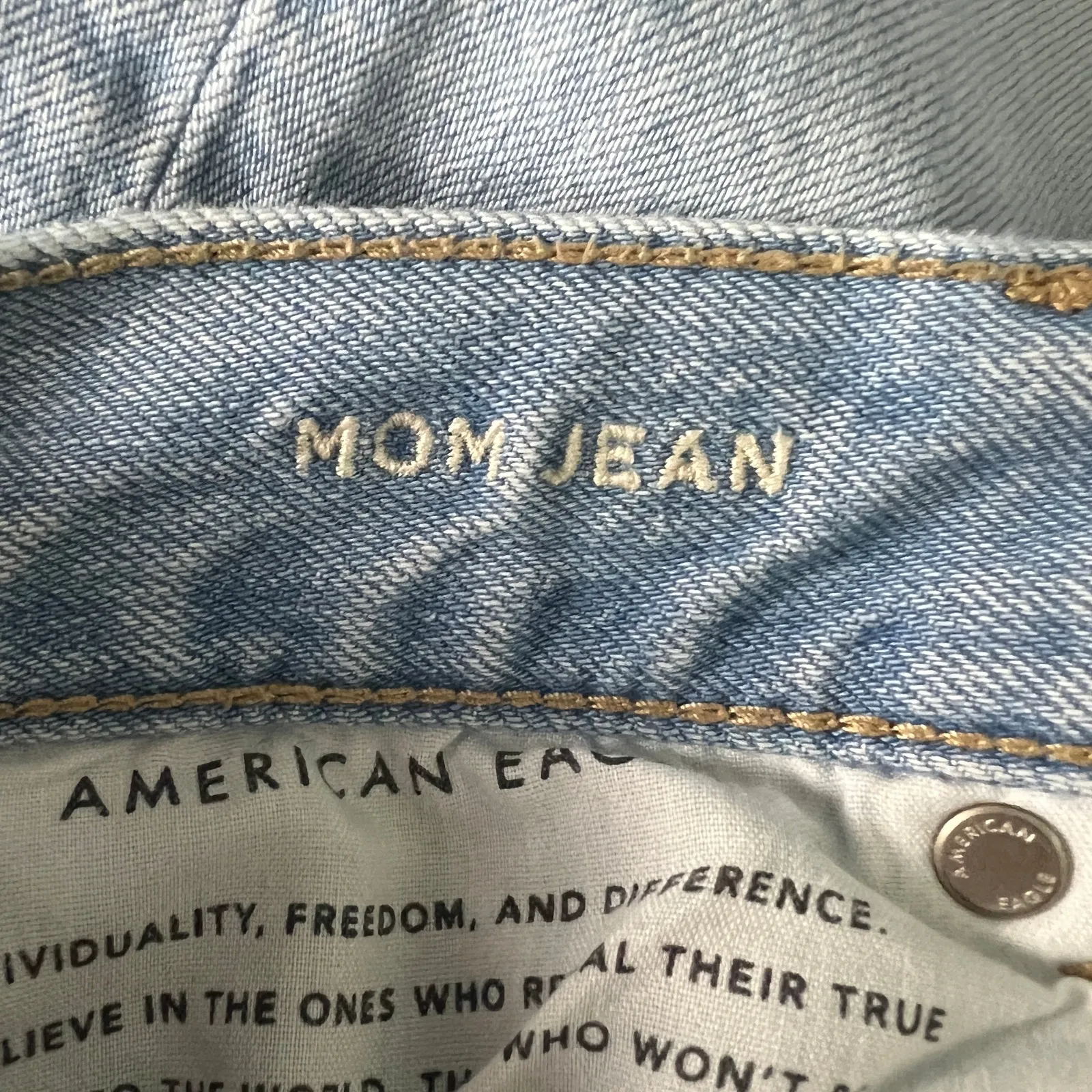 American Eagle Mom Jean Size 6 Reg High Rise Distressed - Image 3