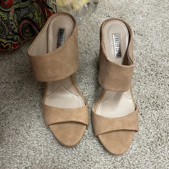Suede heels 👠 size 6.5. - Image 2