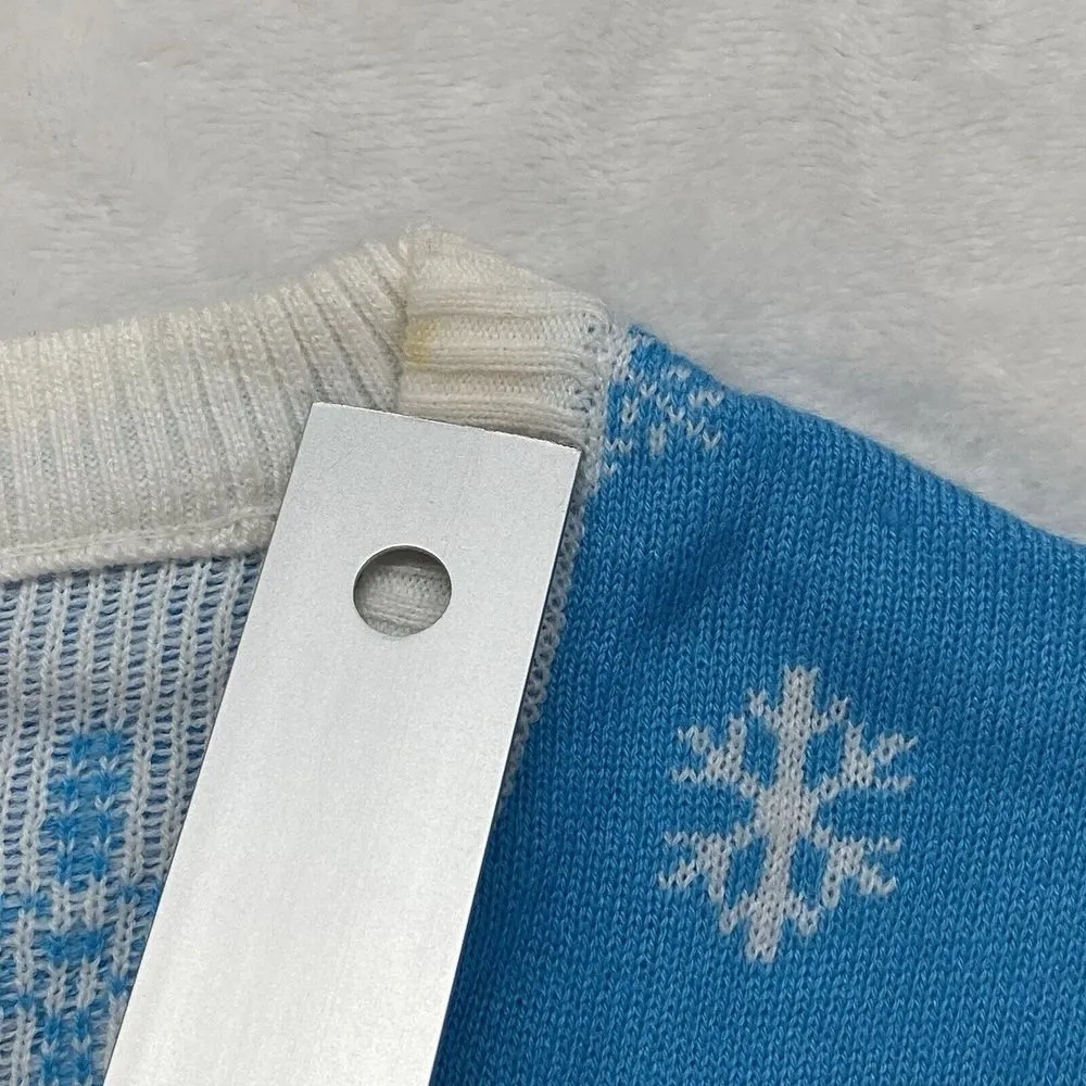 Sanrio Hello Kitty Sweater Junior M New with flaw Christmas winter holiday - Image 5