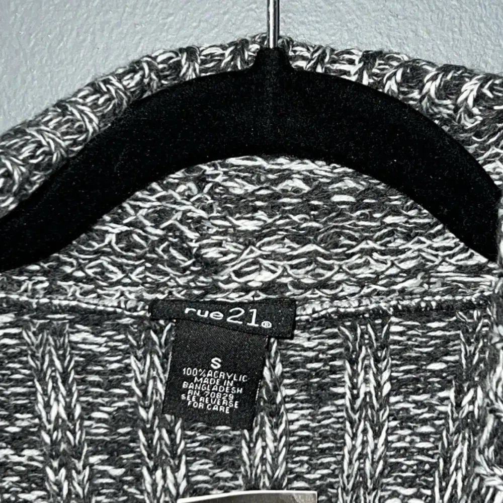 Rue21 size small grey one button cocoon cardigan long sleeve scooped side design - Image 5