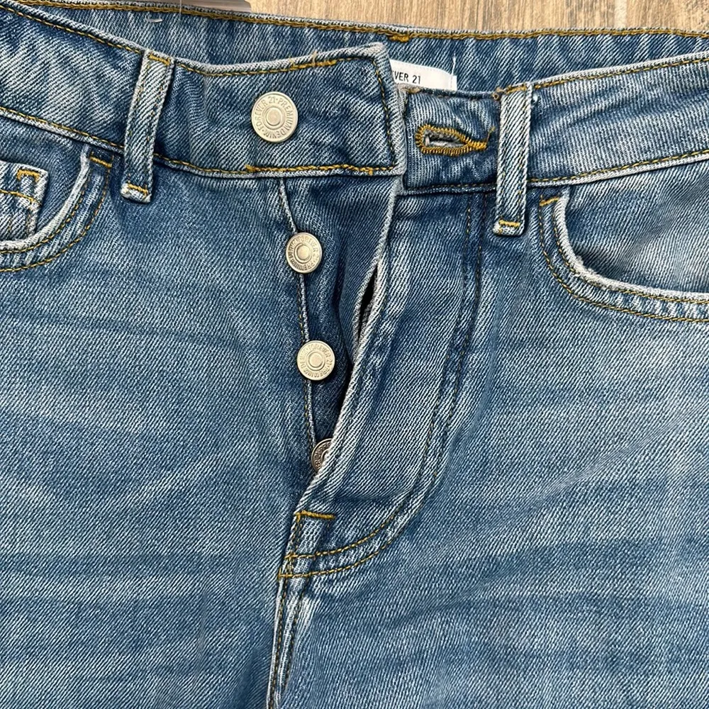 NEVER BEEN WORN - Forever 21 jeans - Image 6