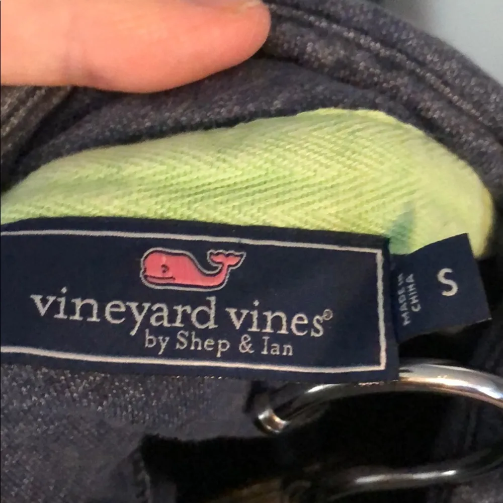 Vineyard Vines sweatshirt - Image 4