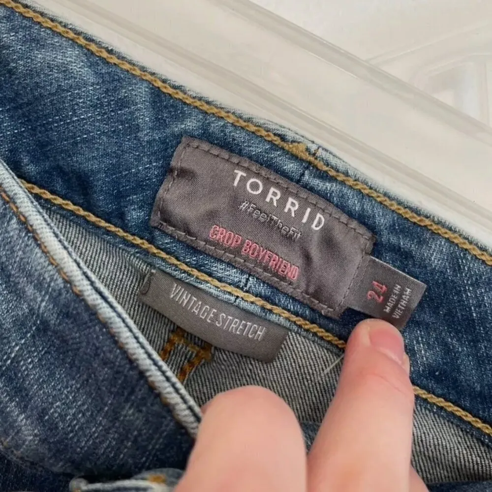 NEW NWT TORRID Plus Size Crop Boyfriend Straight Vintage Stretch Mid Rise Jean - Image 5