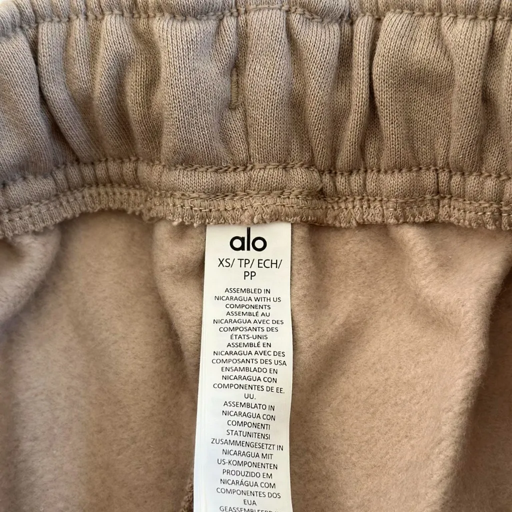 Alo Yoga Accolade Straight Leg Sweatpant in Gravel, Size X-Small - Image 8