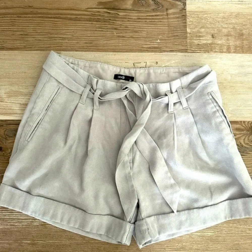 Women’s Oodji gray suede high waist shorts with material belt size xs / small - Image 4
