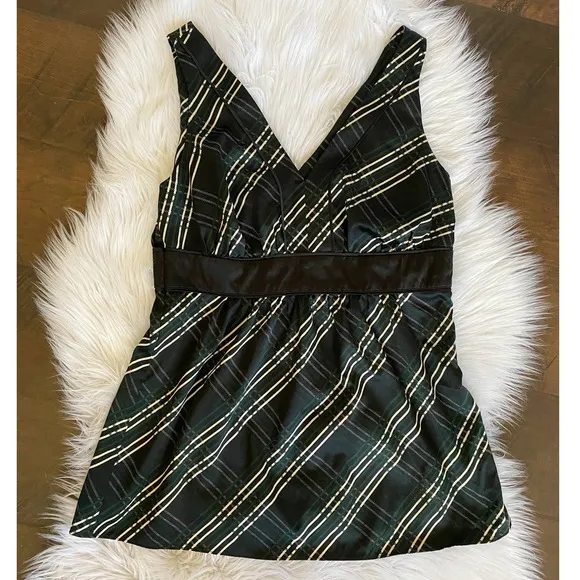 NY & Co Holiday Plaid Sleeveless Double V - Image 3