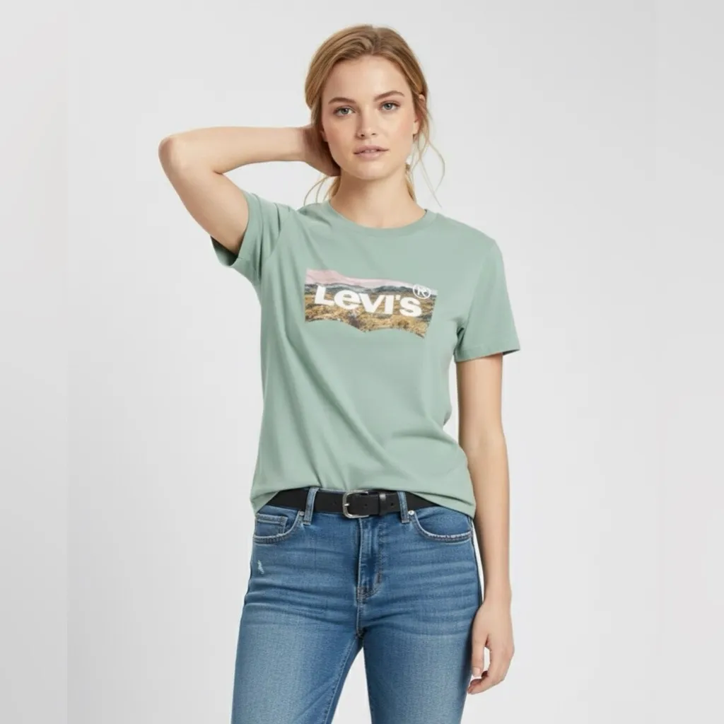 Levi's Women's Tee Shirt Sage Green Short Sleeve Graphic Print Logo NWT Size S - Image 3