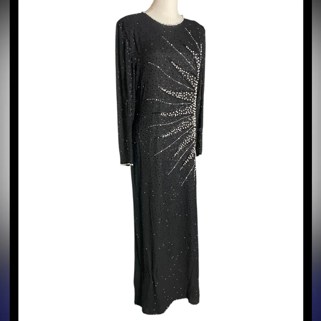 Stunning
Vintage Oleg Cassini Black Silk Beaded & Sequin Gown, Starburst Size 10 - Image 7