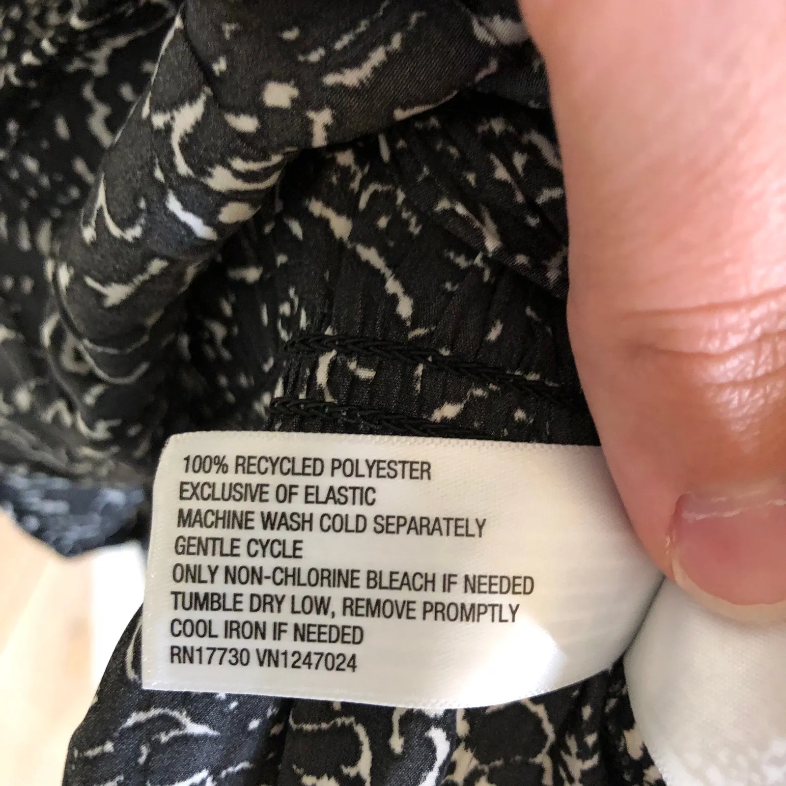 Universal Thread NWT Women's Smocked Peplum Black White Blouse Size XL - Image 7