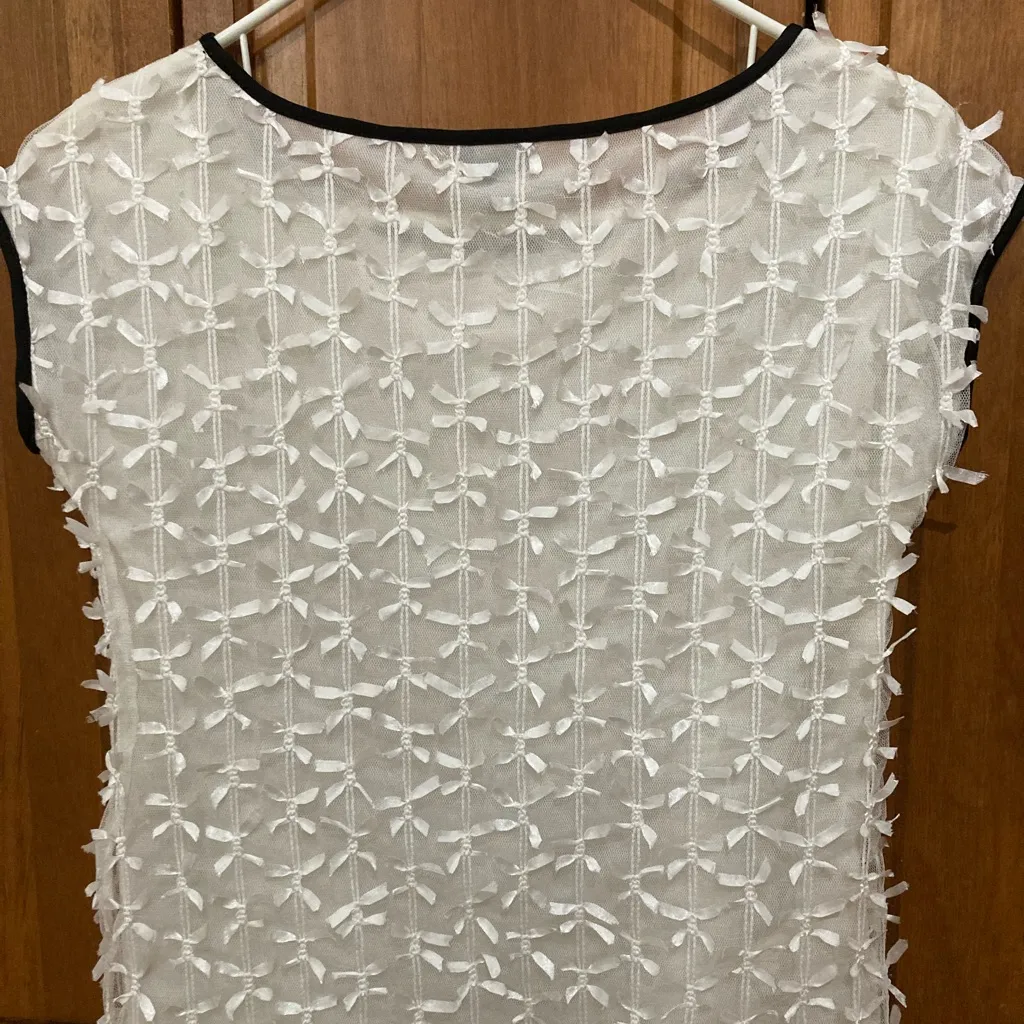 Ann Taylor Bow Lace Overlay Top XS - Image 2