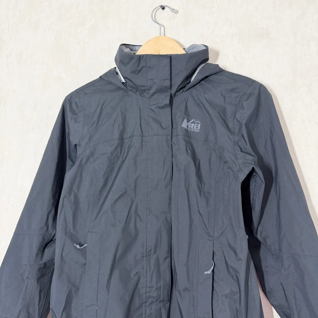 REI Co-Op Women’s Peak 2.5L Rainier Rain Jacket Lightweight Outdoor in Black S - Image 4