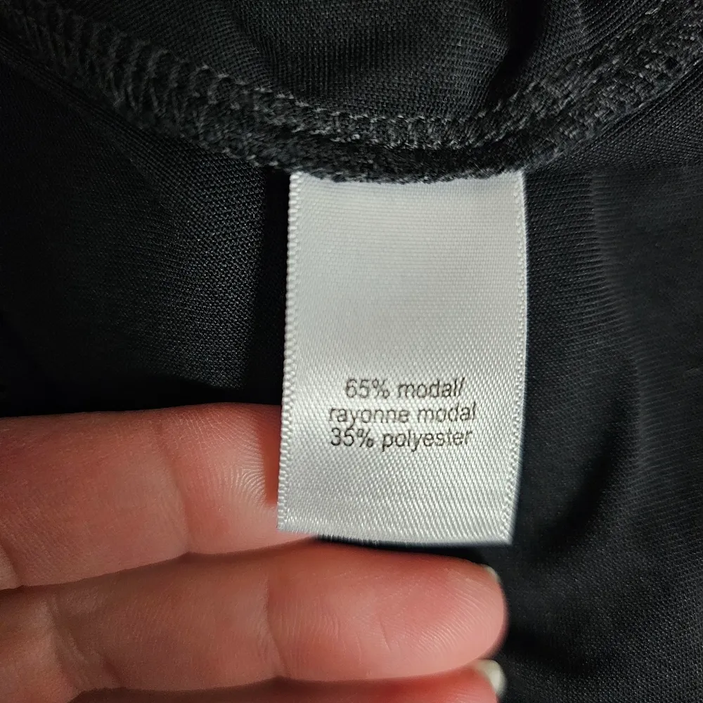 Edgely Off Black Solid Jersey Knit Vneck Short Sleeve Tee Size Medium - Image 7