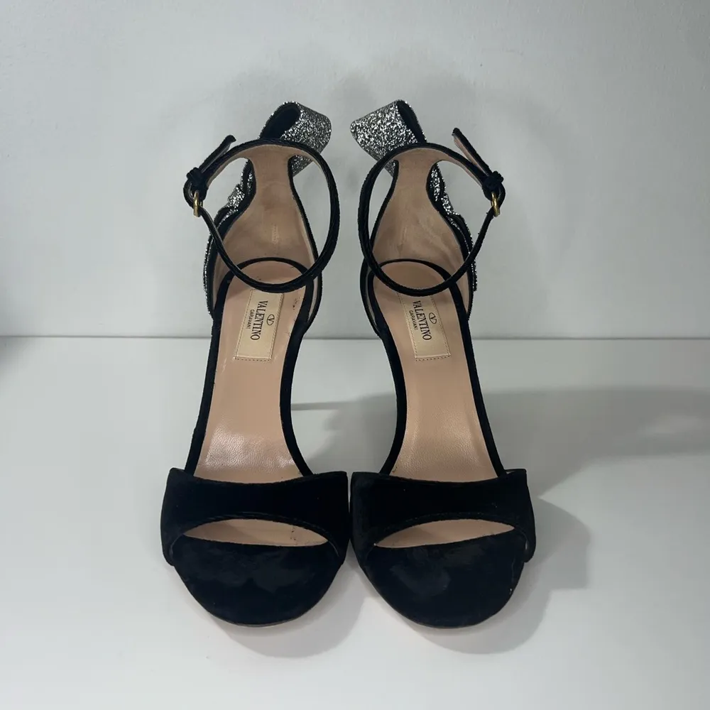 Valentino Garavani Black Velvet Sparkle Bow Strappy Heeled Sandal - Image 7
