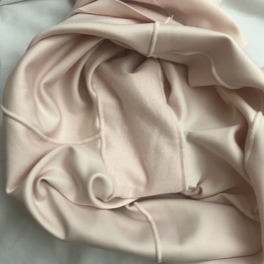 Juicy Couture baby pink shape wear shorts woman’s size medium - Image 9