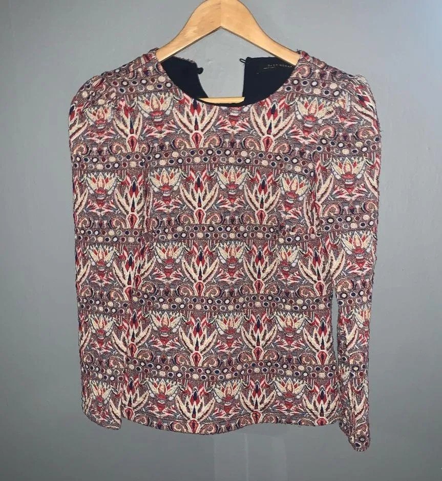 Zara shiny jacquard metallic sweater keyhole top - Image 5