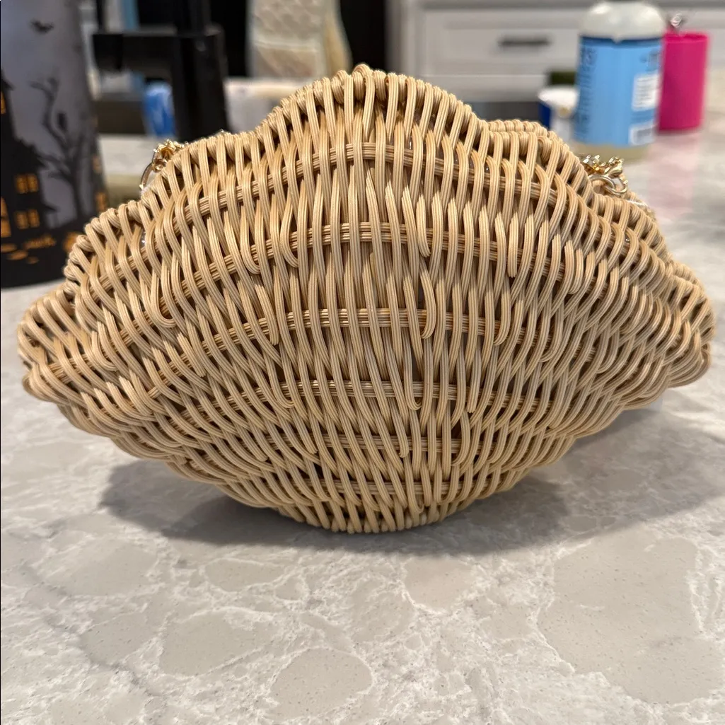 Tommy Bahama natural seashell straw handbag - Image 3