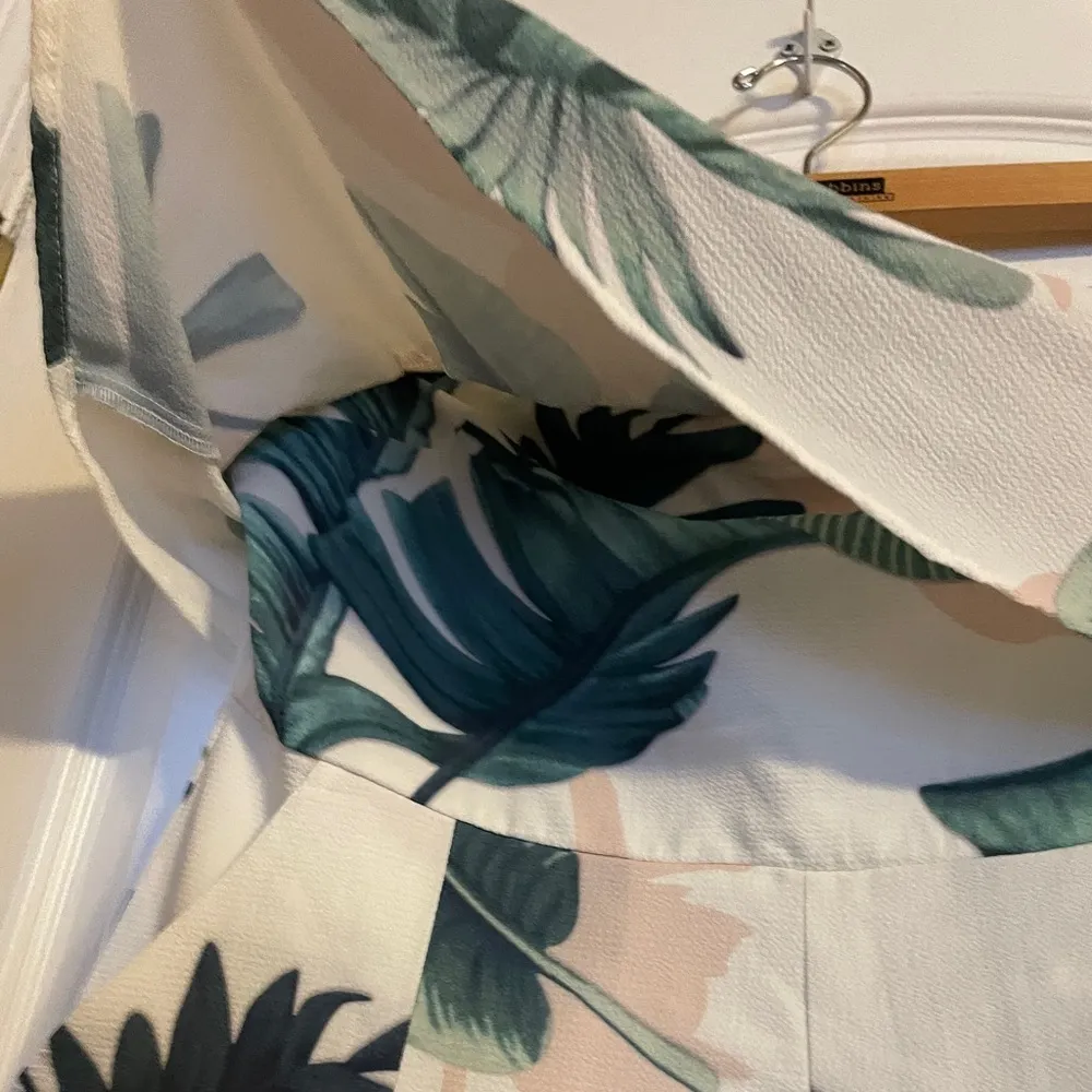 L’atiste Strapless Floral Palm Tree Leaves Romper With Pockets Size Large Beach - Image 5