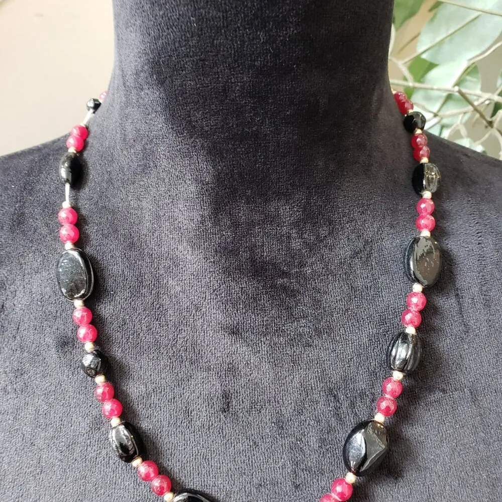 Womens Fashion Art Deco Red Cherry Quartz Black Onyx Necklace with Lobster Clasp - Image 2