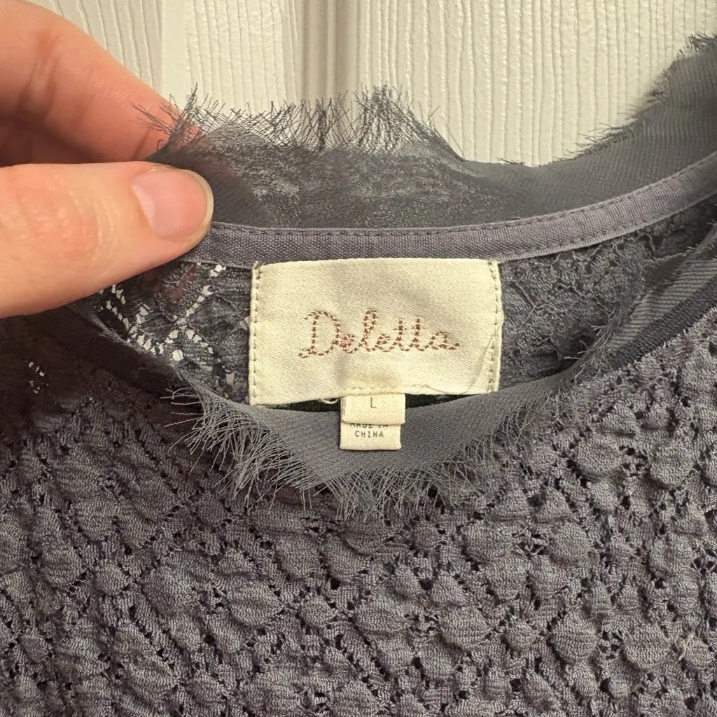 Deletta  Anthropologie Textured Lace Twisted Side Top Size Large - Image 3