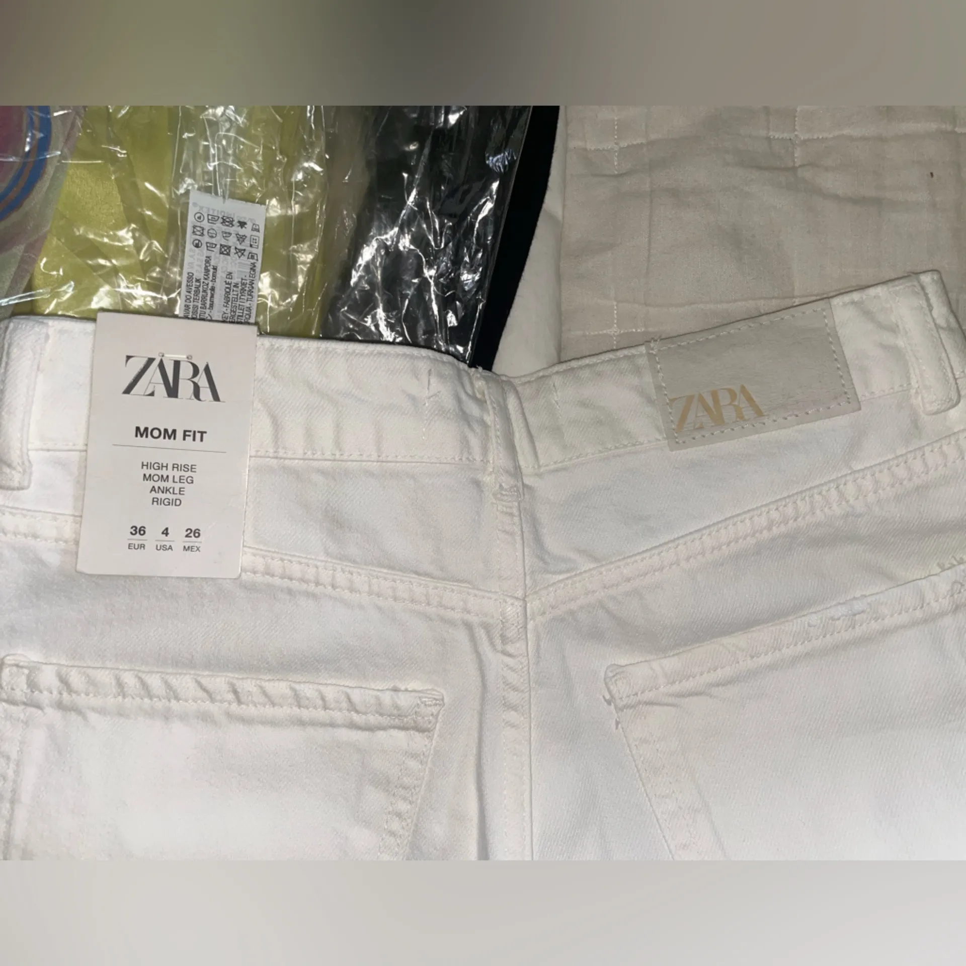 Zara Mom Fit White Jeans - Image 5