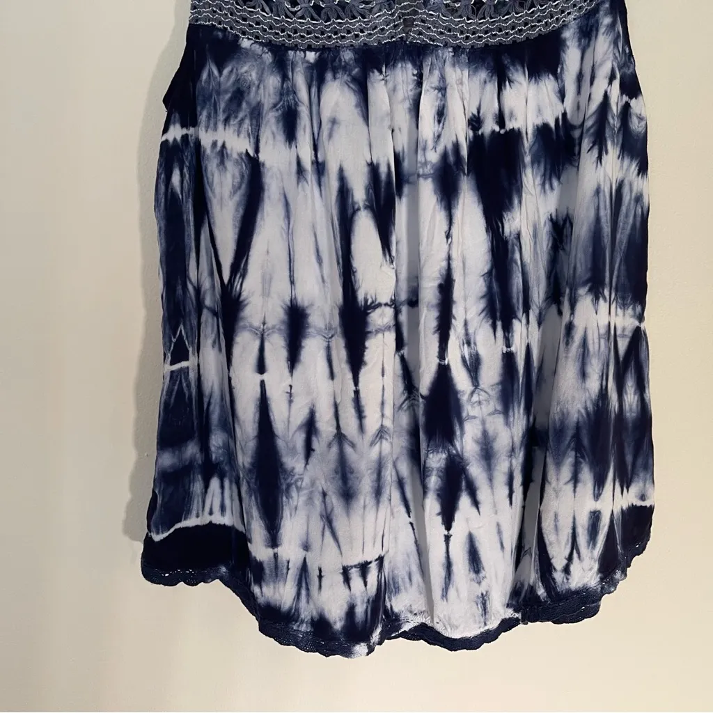 Knox Rose | Blue & White Tie-Dye Lace Accented Sleeveles Top | Large - Image 5