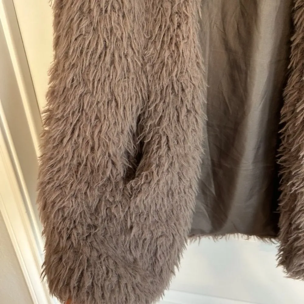 Maddison Faux Fur Vest Size M - Image 2
