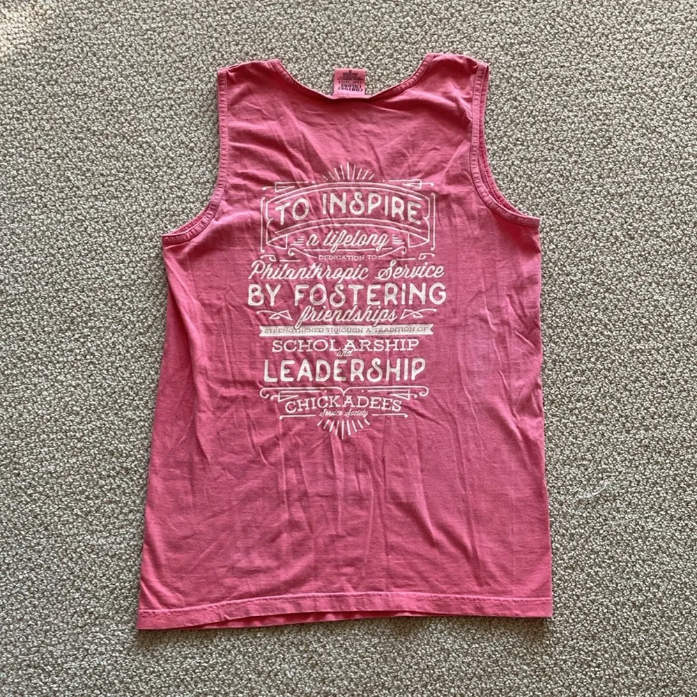 Comfort Colors Chickadees Chi Kappa Phi Pink Salmon Tank Top Size Small Like New - Image 6