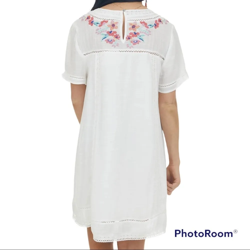 ODDY medium womens shift dress short embroidered floral design short sleeve FLAW White - Image 5