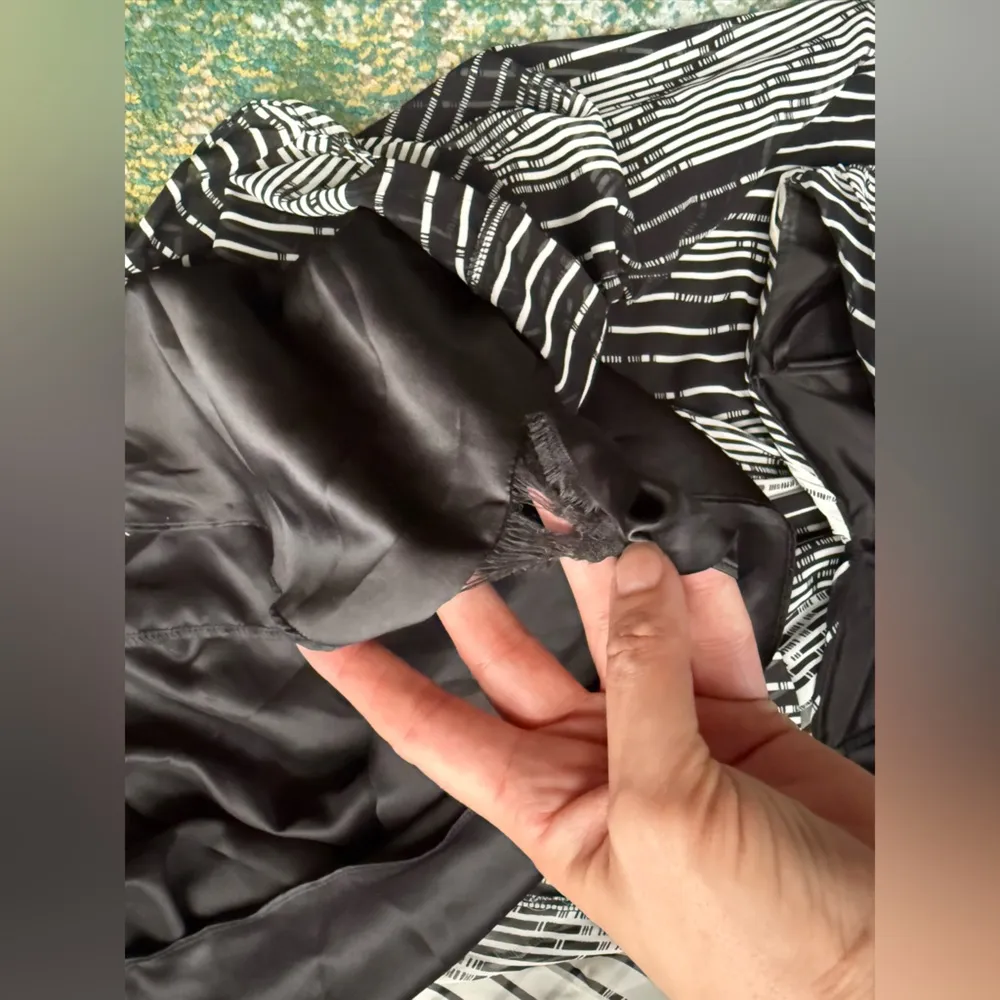 Max and Cleo strapless bustier black white graphic print maxi dress, size 2 - Image 10