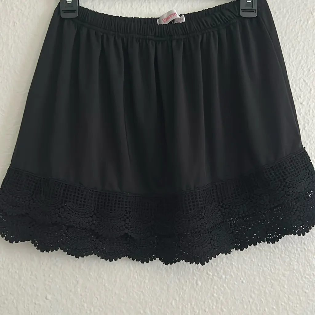 Elegant Black Lace Trim Mini Skirt - Image 3