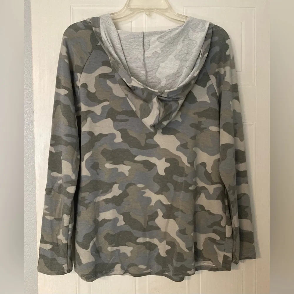 ABOVE AND BEYOND Camo Light Weight Hoodie Size Large Green - Image 3