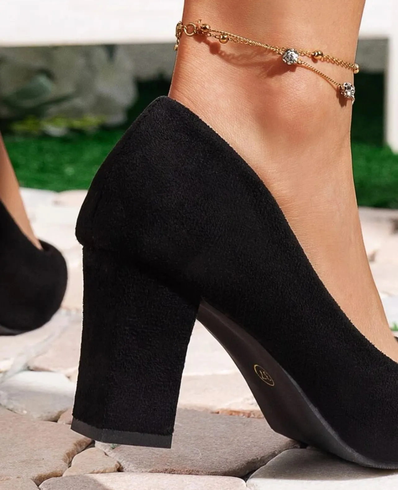 Pointed Toe Faux Suede Chunky Heeled Pumps  - Image 4