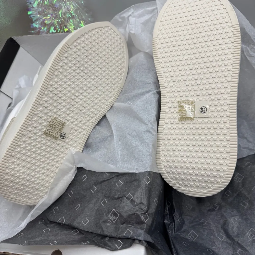 SHUSHOP Woman’s Skylar Retro Sneakers, Size 6.5 Red - Image 4