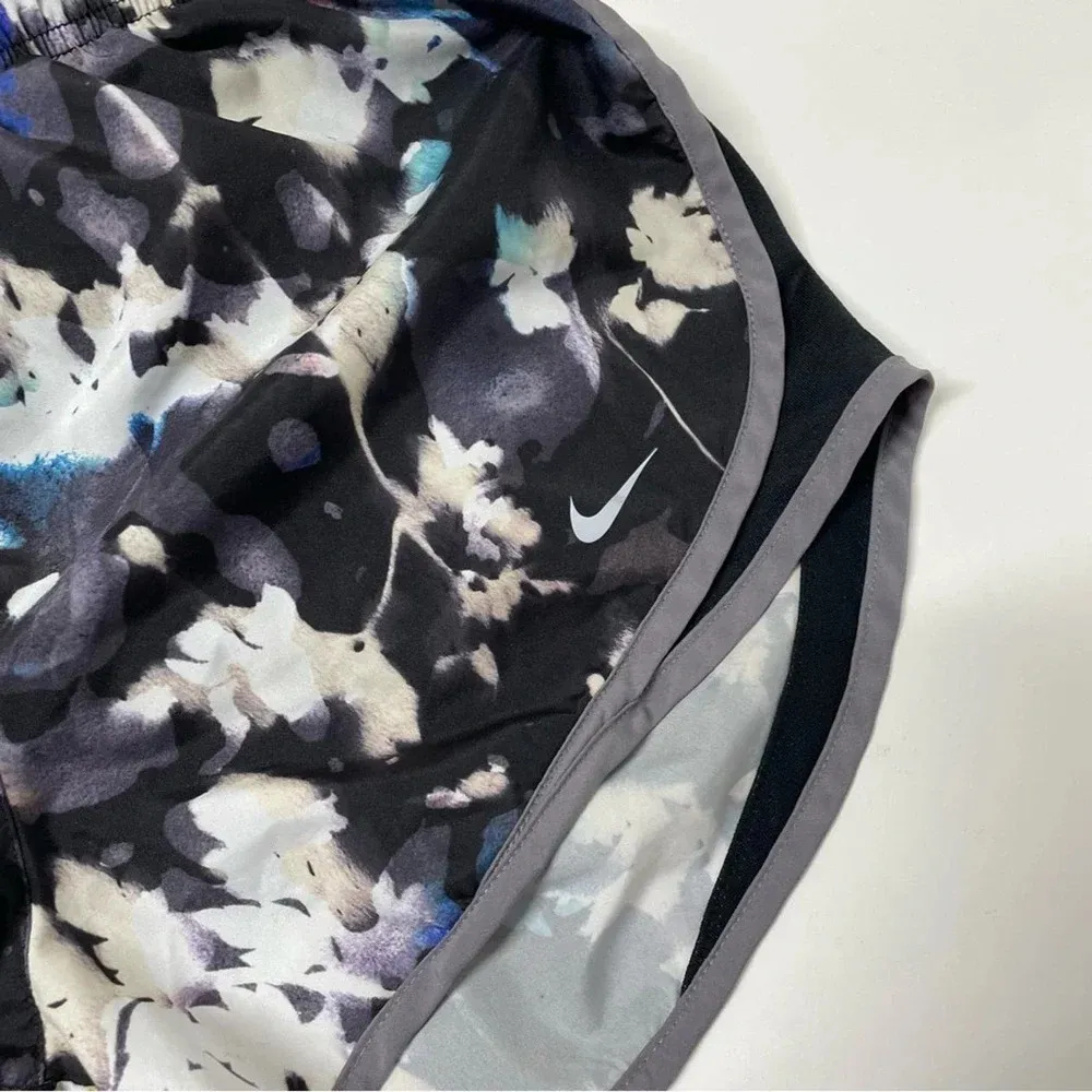 Nike Tempo Floral 3 inch Running Shorts Size Small - Image 9