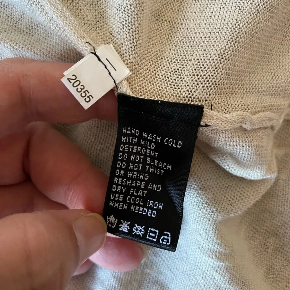 August Silk Sleeveless Cardigan Size Medium - Image 4