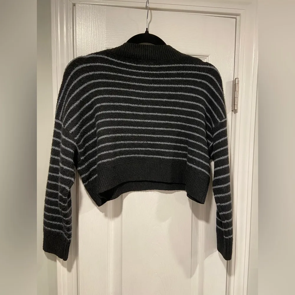 Love Tree Tilly’s Size S Black Gray Fuzzy Striped Mock Neck Cropped Sweater - Image 7