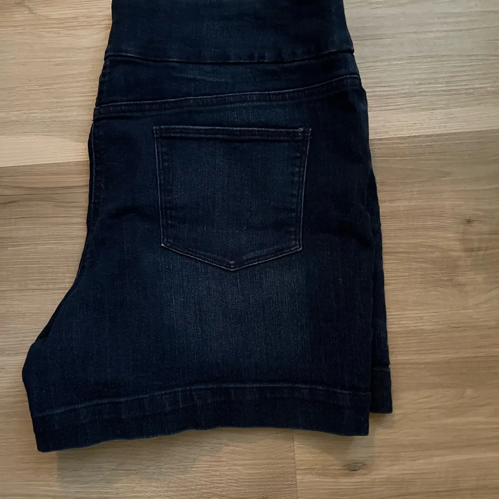 Westbound Women's Blue Denim Shorts Size 14P - Image 5