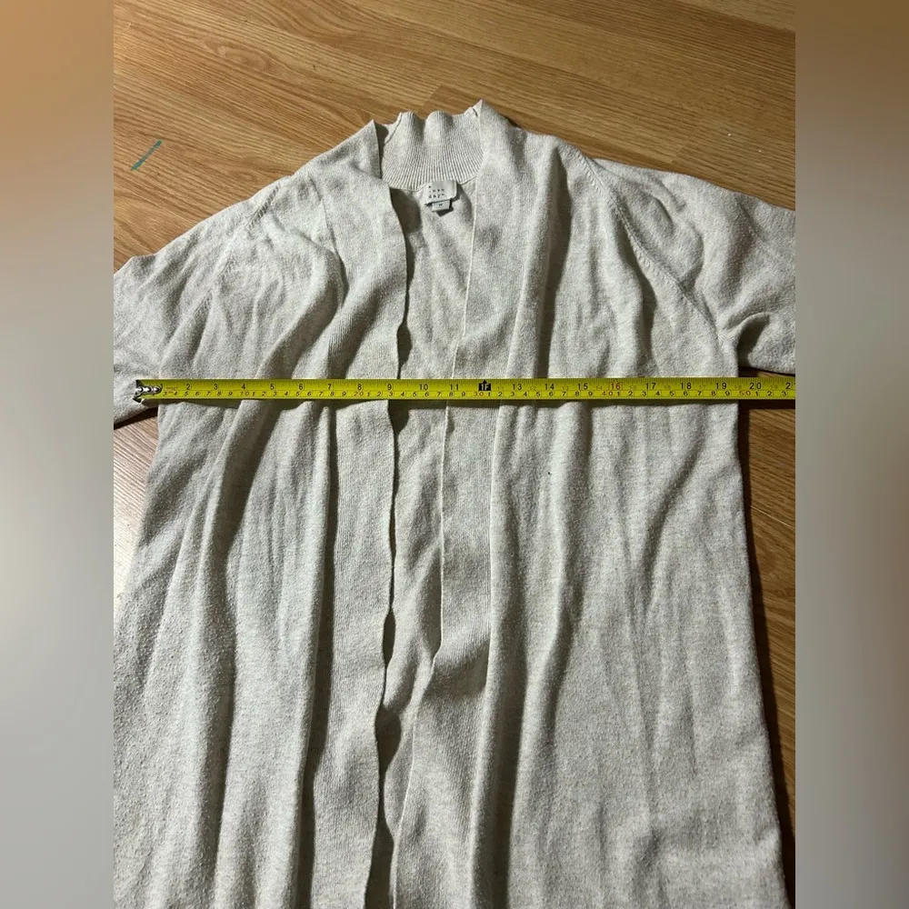 🏷️🏷️Women’s Medium ‘A NEW DAY’ long crème open cardigan - Image 4
