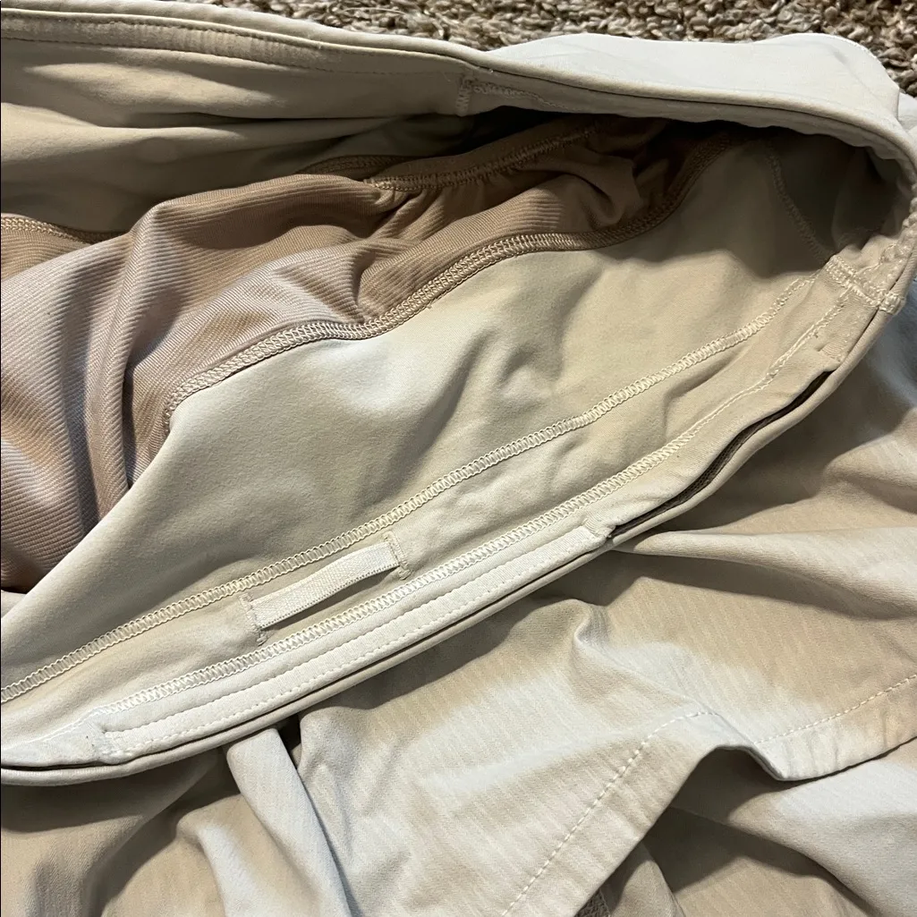 Lululemon Women’s Speed Up Shorts White Size 6 4” - Image 5